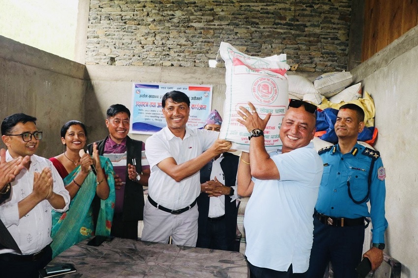 स्थानीय धानको चामललाई प्याकेजिङ र ब्रान्डिङ गरी बजारमा